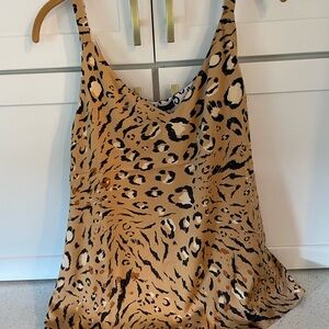 V neck reversible top with v neck.